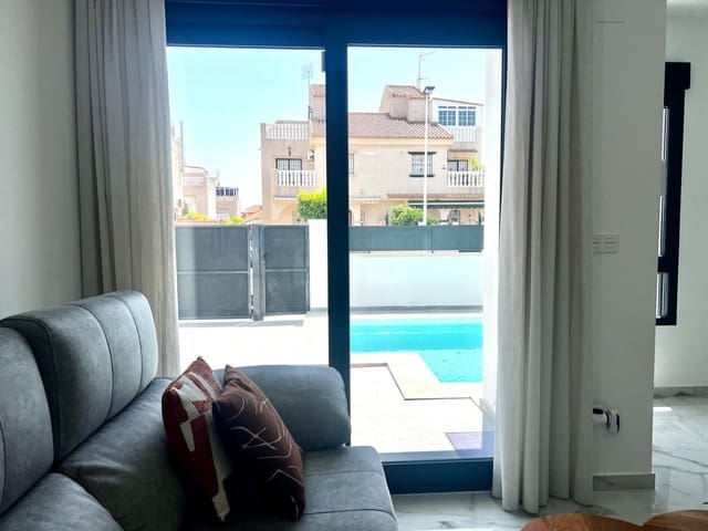 3 camera da letto Villa in vendita in El Chaparral - La Siesta - La Torreta, Torrevieja con piscina - 385.000 € (Rif: 9317729)