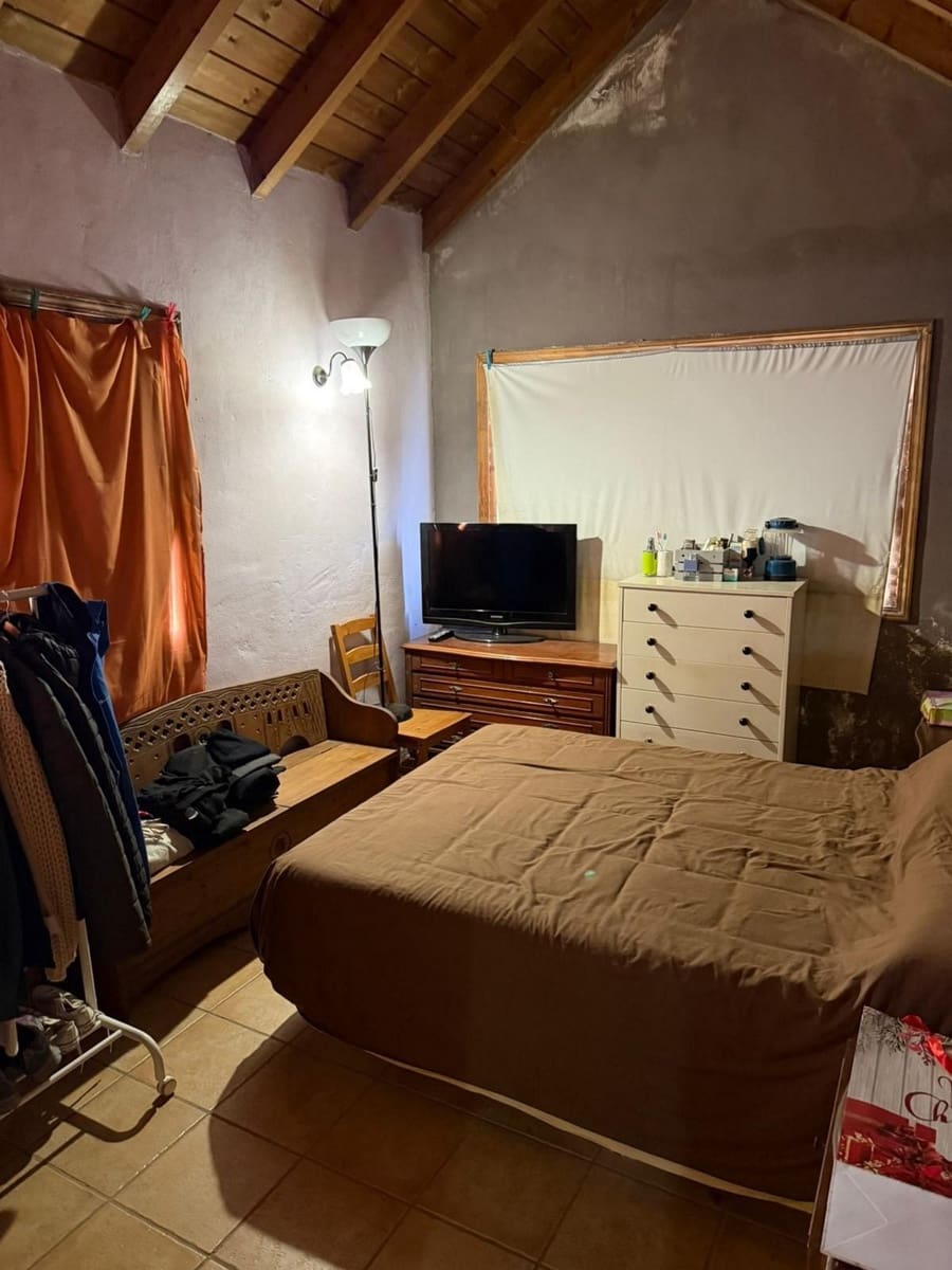 4 bedroom Villa for sale in Puerto del Rosario with pool garage - € 320,000 (Ref: 9326295)