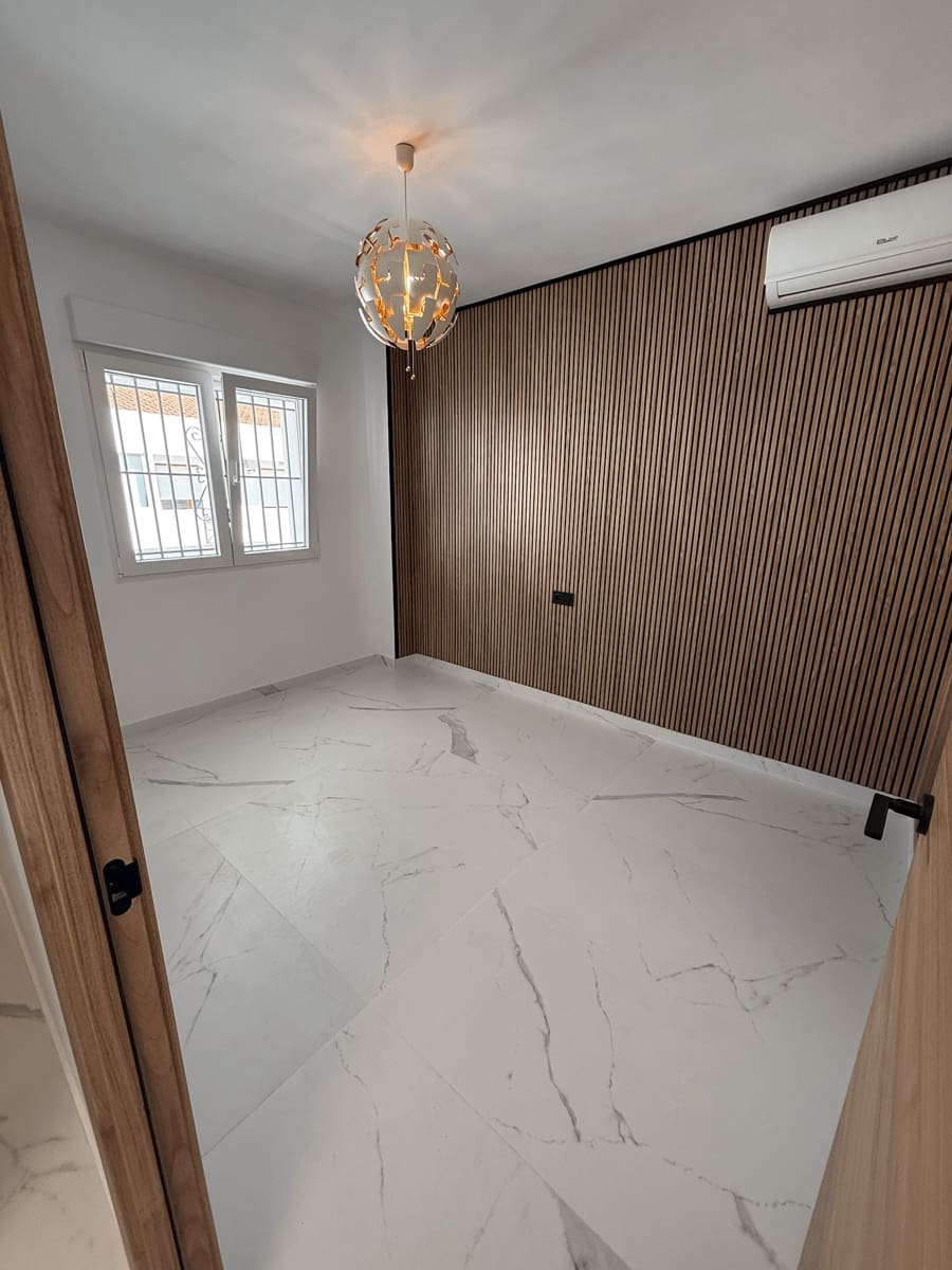 2 soveværelse Lejlighed til salg i Torrevieja med swimmingpool - € 165.000 (Ref: 9330505)