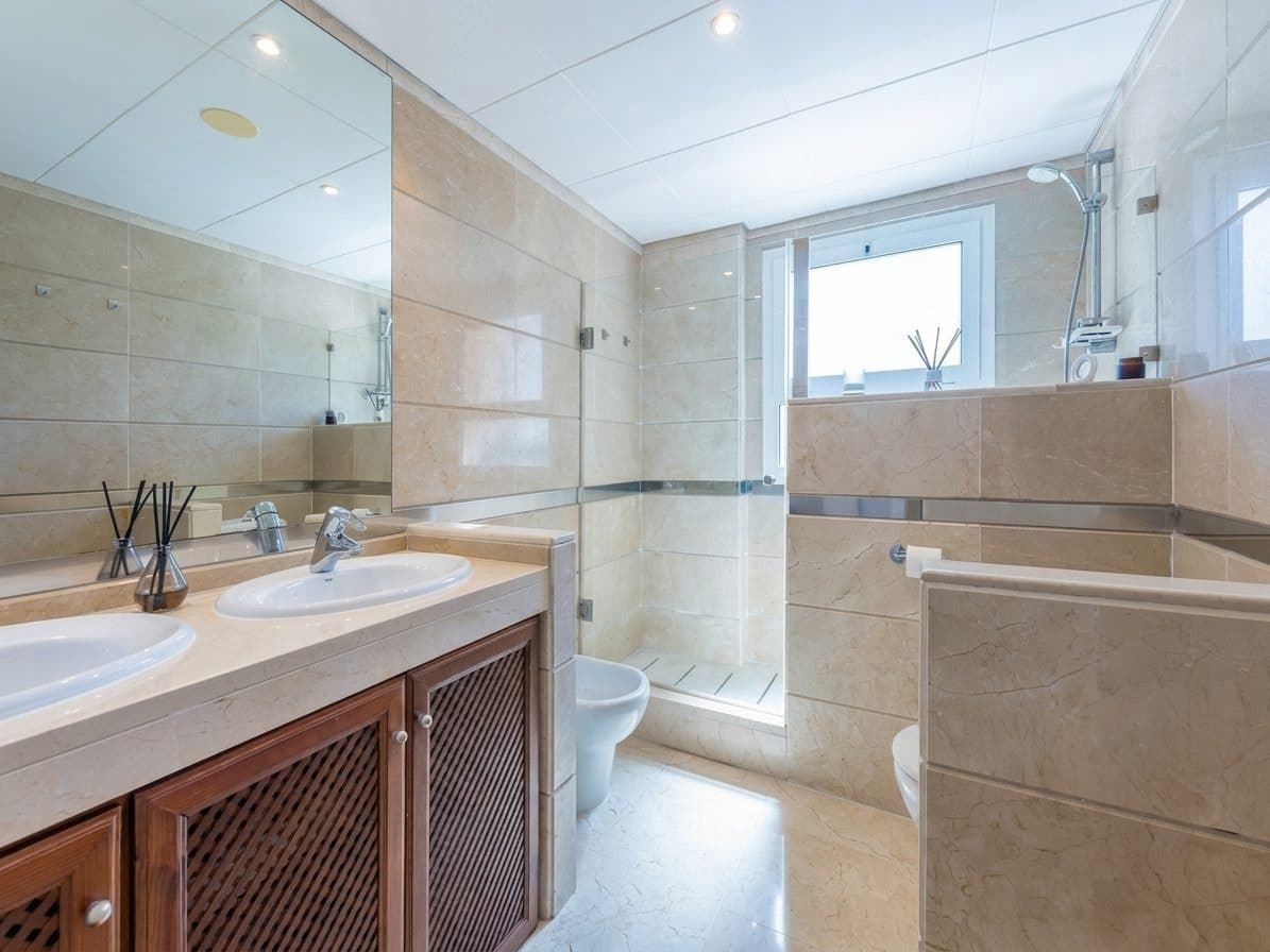 2 bedroom Apartment for sale in Mijas Costa - € 449,999 (Ref: 9359121)