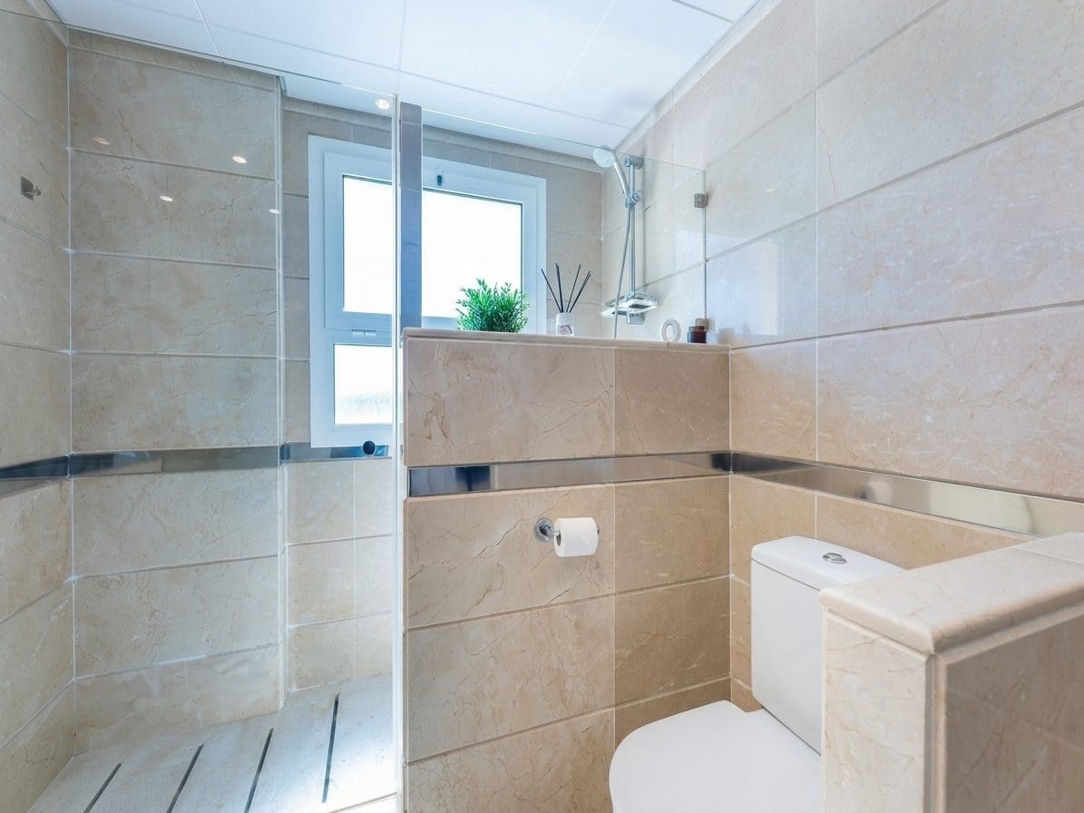 2 bedroom Apartment for sale in Mijas Costa - € 449,999 (Ref: 9359121)