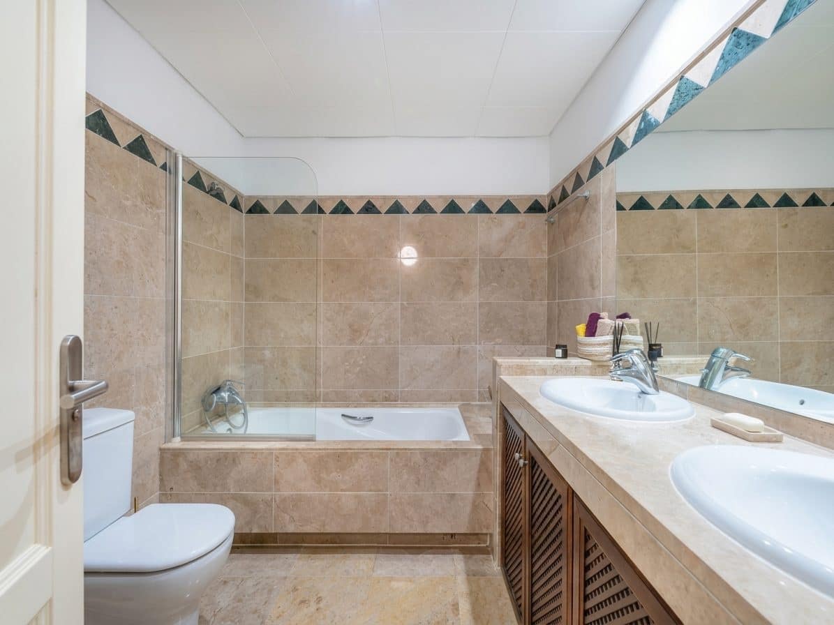 2 bedroom Apartment for sale in Mijas Costa - € 449,999 (Ref: 9359121)