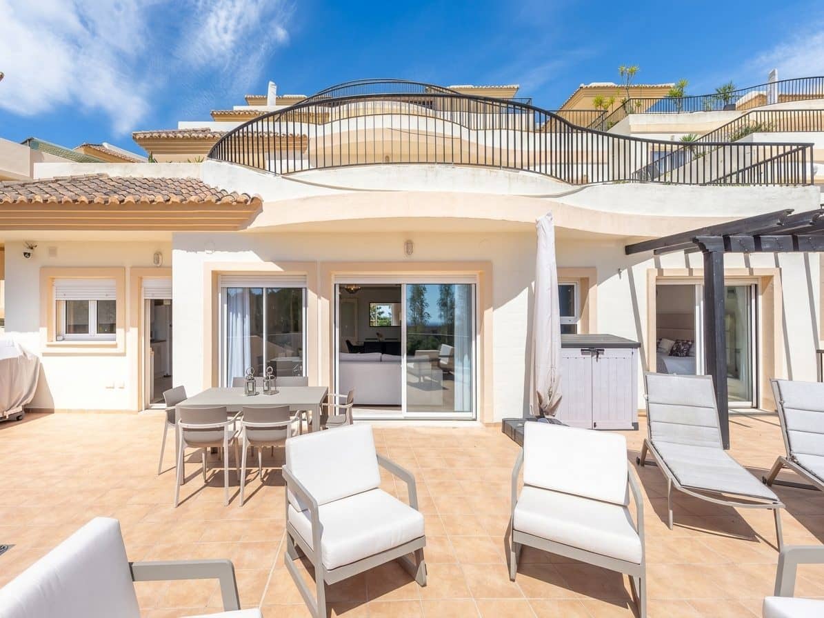3 slaapkamer Appartement te koop in Estepona met zwembad - € 460.000 (Ref: 9359122)