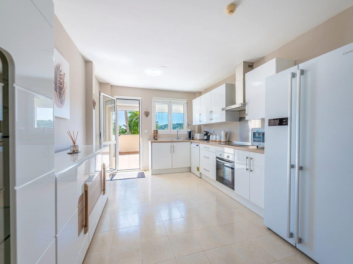 3 slaapkamer Appartement te koop in Estepona met zwembad - € 460.000 (Ref: 9359122)