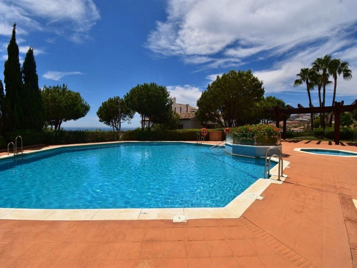 2 soverom Leilighet til salgs i Riviera del Sol med svømmebasseng garasje - € 360 000 (Ref: 9359125)