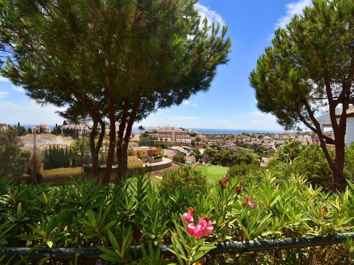 2 soverom Leilighet til salgs i Riviera del Sol med svømmebasseng garasje - € 360 000 (Ref: 9359125)