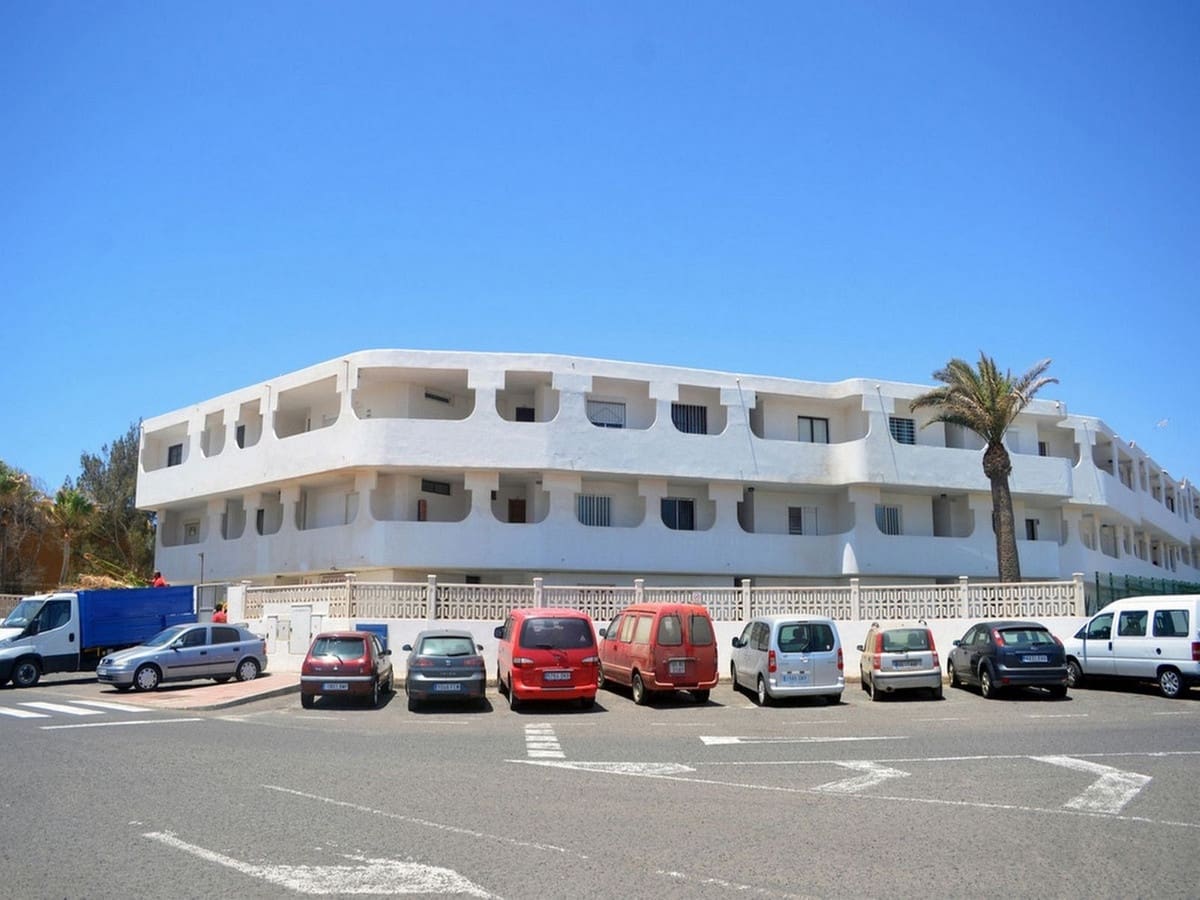 1 sypialnia Apartament na sprzedaż w Caleta de Fuste z basenem - 150 000 € (Ref: 9359126)