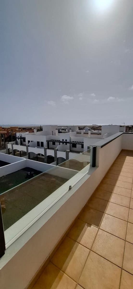 2 slaapkamer Appartement te koop in Corralejo met zwembad garage - € 249.000 (Ref: 9359130)