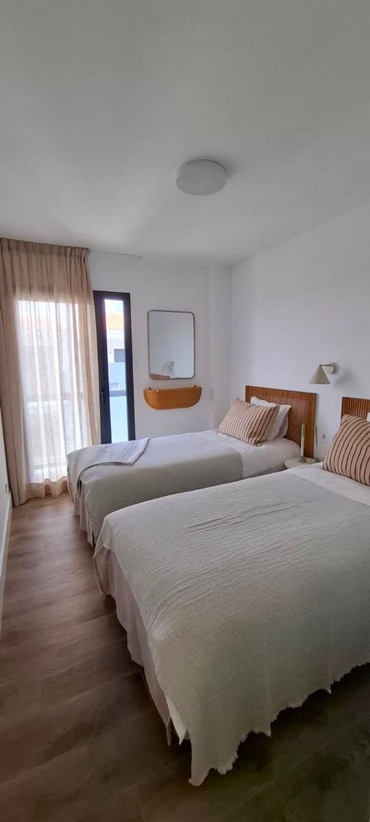 2 slaapkamer Appartement te koop in Corralejo met zwembad garage - € 249.000 (Ref: 9359130)
