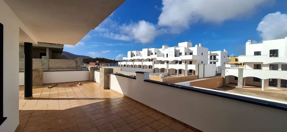 2 slaapkamer Appartement te koop in Corralejo met zwembad garage - € 249.000 (Ref: 9359130)