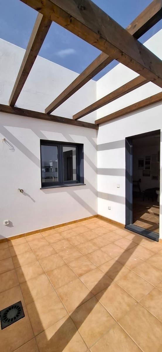 2 slaapkamer Appartement te koop in Corralejo met zwembad garage - € 249.000 (Ref: 9359130)