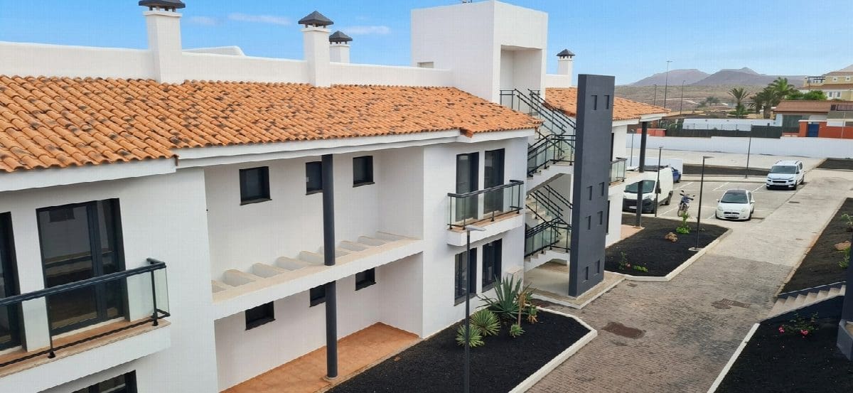 3 bedroom Apartment for sale in La Oliva with pool garage - € 342,000 (Ref: 9359131)