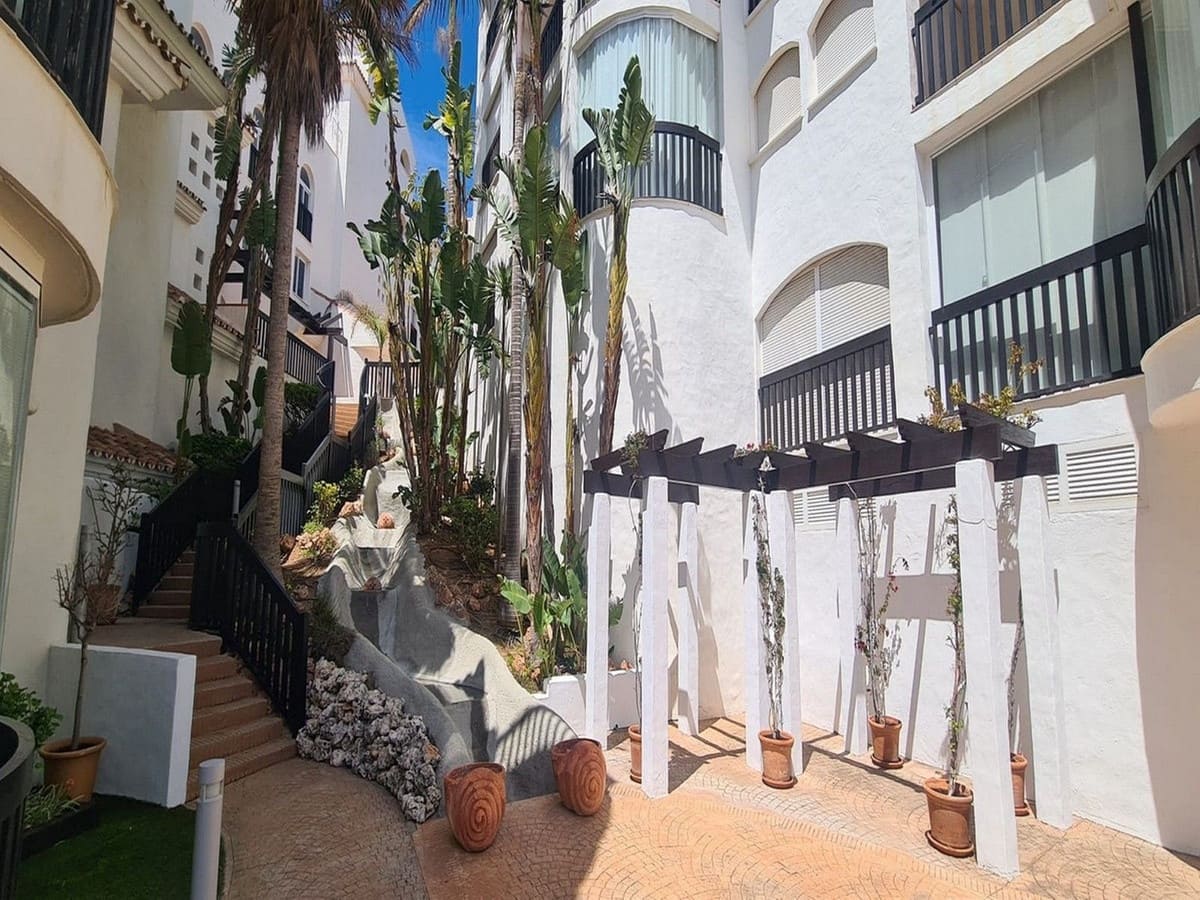 Apartamento de 2 habitaciones en Mijas Costa en venta con piscina garaje - 420.000 € (Ref: 9359132)