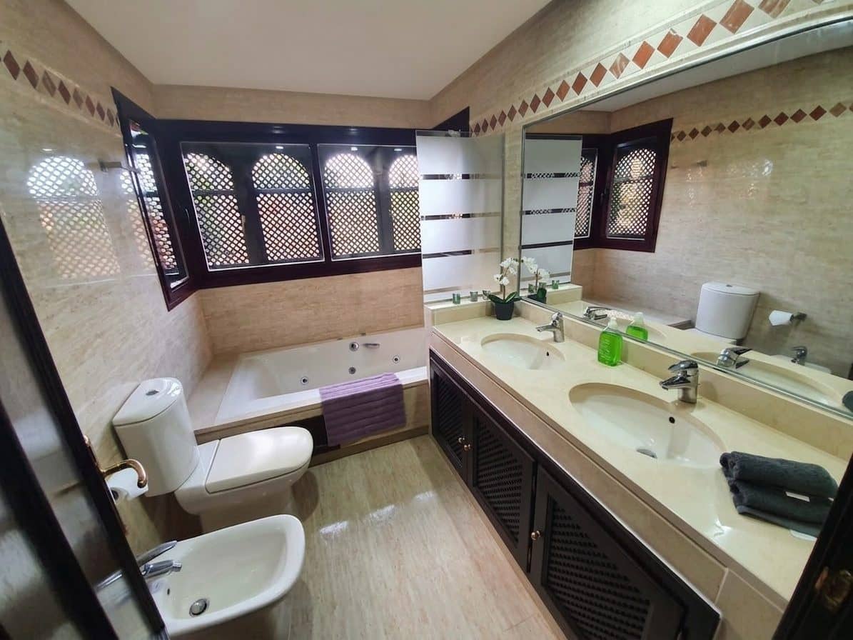 2 bedroom Apartment for sale in Mijas Costa with pool garage - € 485,000 (Ref: 9359132)