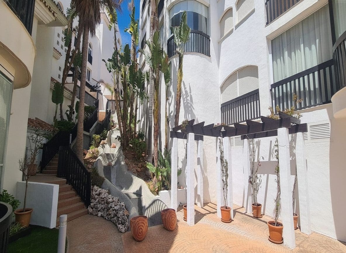 2 bedroom Apartment for sale in Mijas Costa with pool garage - € 485,000 (Ref: 9359132)