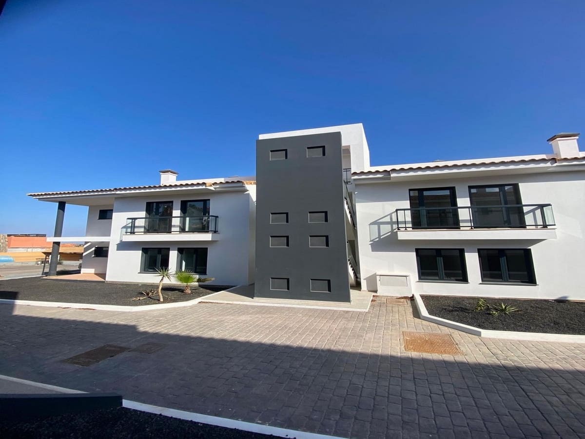 2 bedroom Apartment for sale in Corralejo with pool garage - € 295,000 (Ref: 9359135)