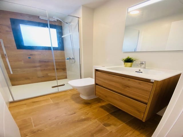 2 soverom Leilighet til salgs i Corralejo, La Oliva med svømmebasseng garasje - € 295 000 (Ref: 9359135)
