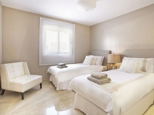 3 bedroom Apartment for sale in Mijas Costa, Mijas with pool garage - € 425,000 (Ref: 9359137)