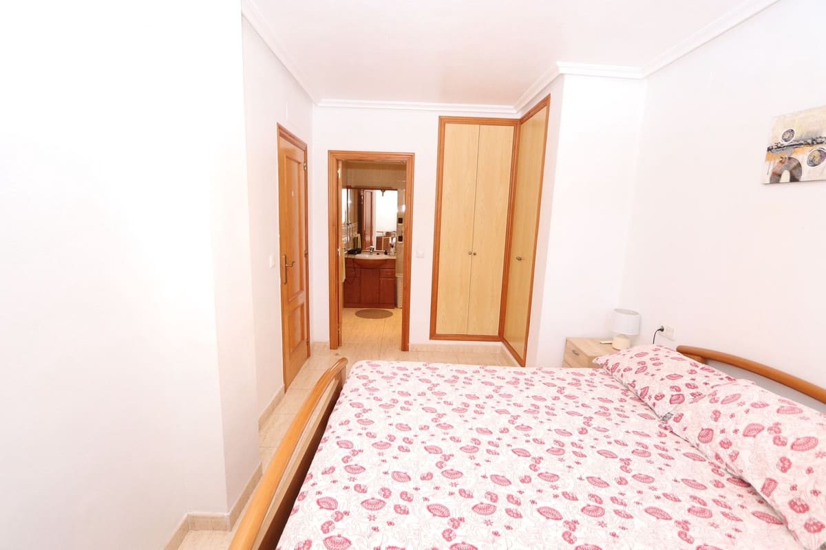 3 bedroom Apartment for sale in Playa Flamenca with pool garage - € 264,000 (Ref: 9359143)