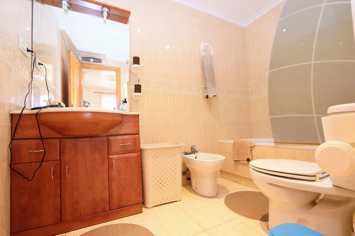 3 bedroom Apartment for sale in Playa Flamenca with pool garage - € 264,000 (Ref: 9359143)