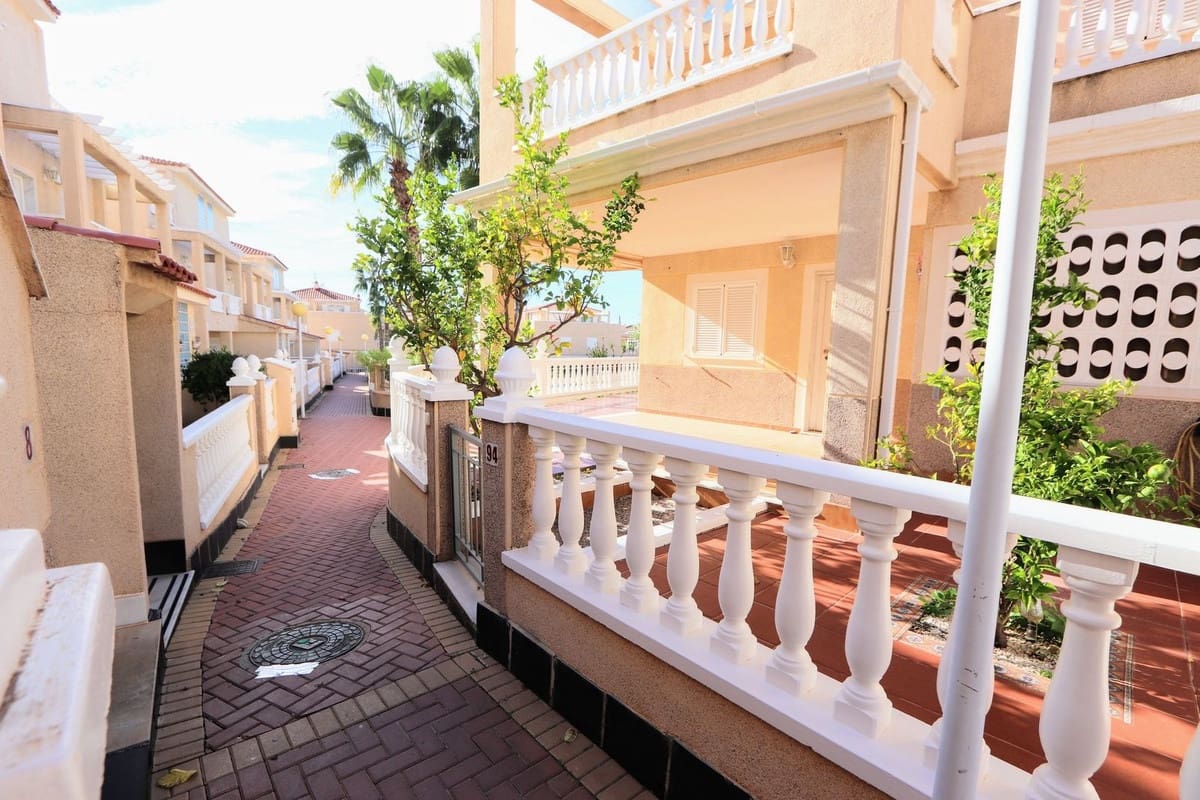3 bedroom Apartment for sale in Playa Flamenca with pool garage - € 264,000 (Ref: 9359143)
