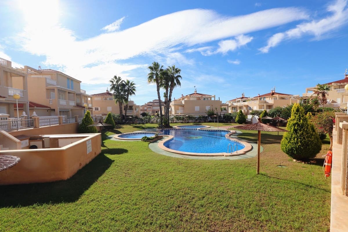 3 bedroom Apartment for sale in Playa Flamenca with pool garage - € 264,000 (Ref: 9359143)