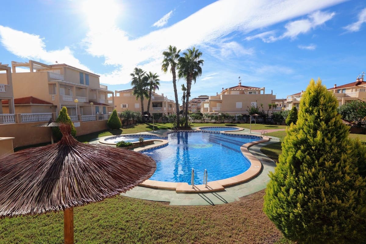 3 bedroom Apartment for sale in Playa Flamenca with pool garage - € 264,000 (Ref: 9359143)
