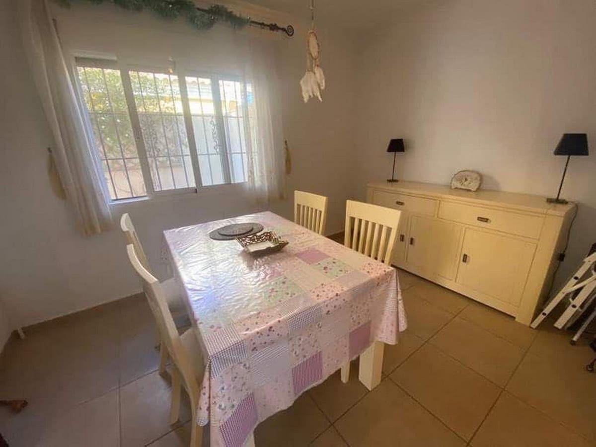 Chalet de 3 habitaciones en Los Alcázares en venta con piscina garaje - 255.000 € (Ref: 9359144)