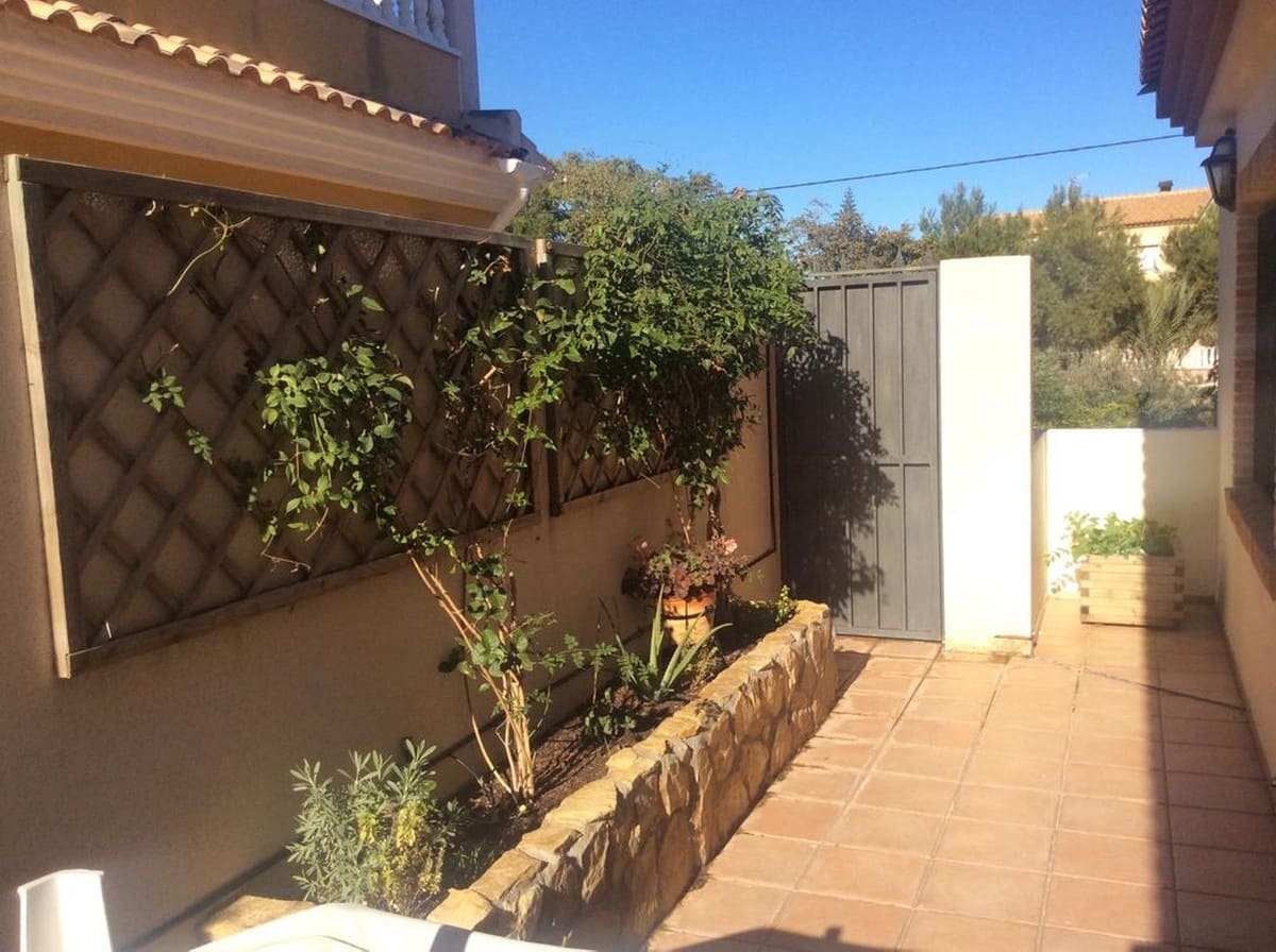 Chalet de 3 habitaciones en Los Alcázares en venta con piscina garaje - 255.000 € (Ref: 9359144)