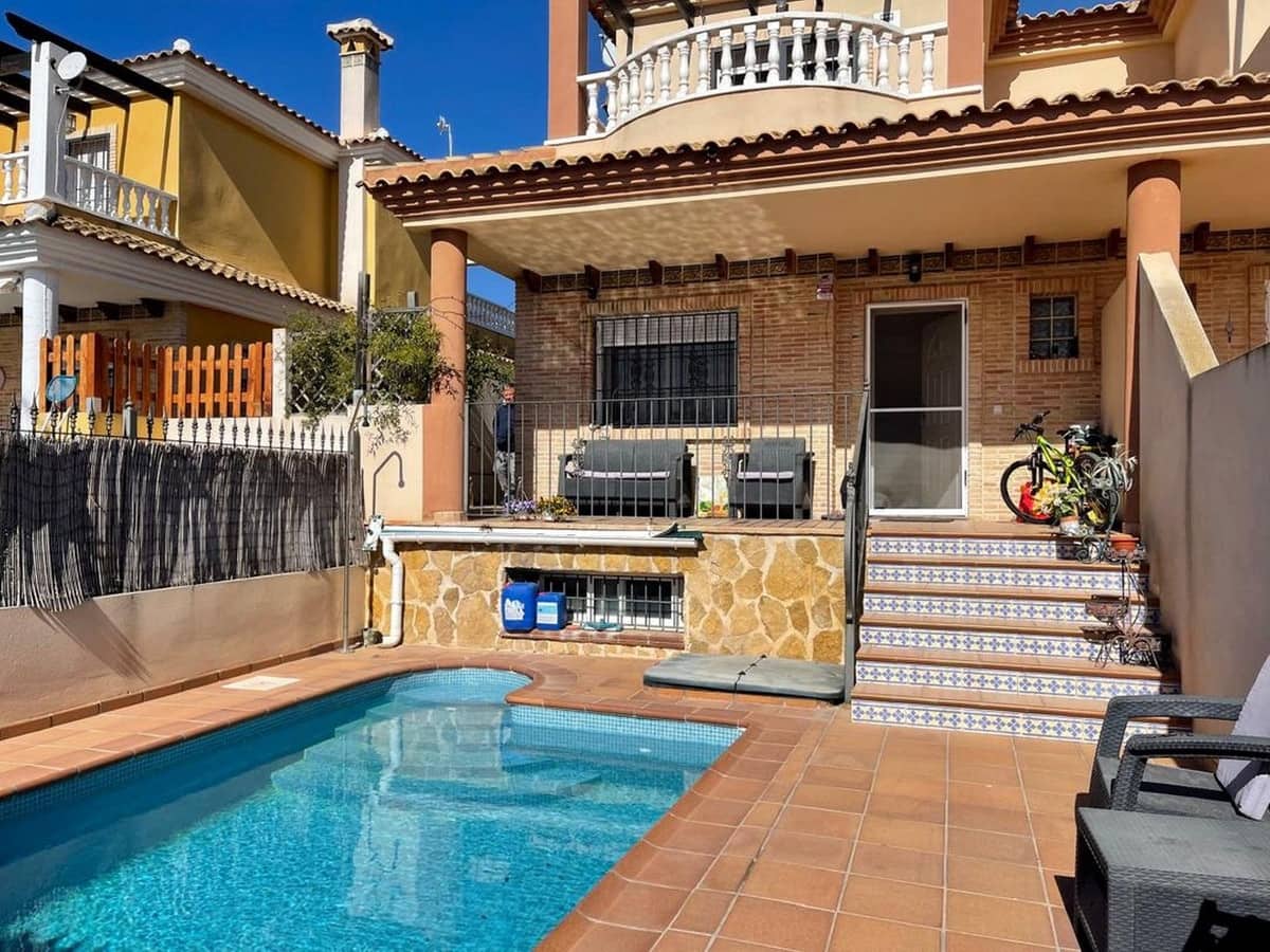 Chalet de 3 habitaciones en Los Alcázares en venta con piscina garaje - 255.000 € (Ref: 9359144)