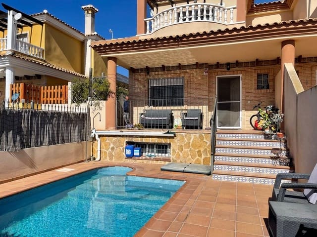 Chalet de 3 habitaciones en Los Alcázares en venta con piscina garaje - 255.000 € (Ref: 9359144)