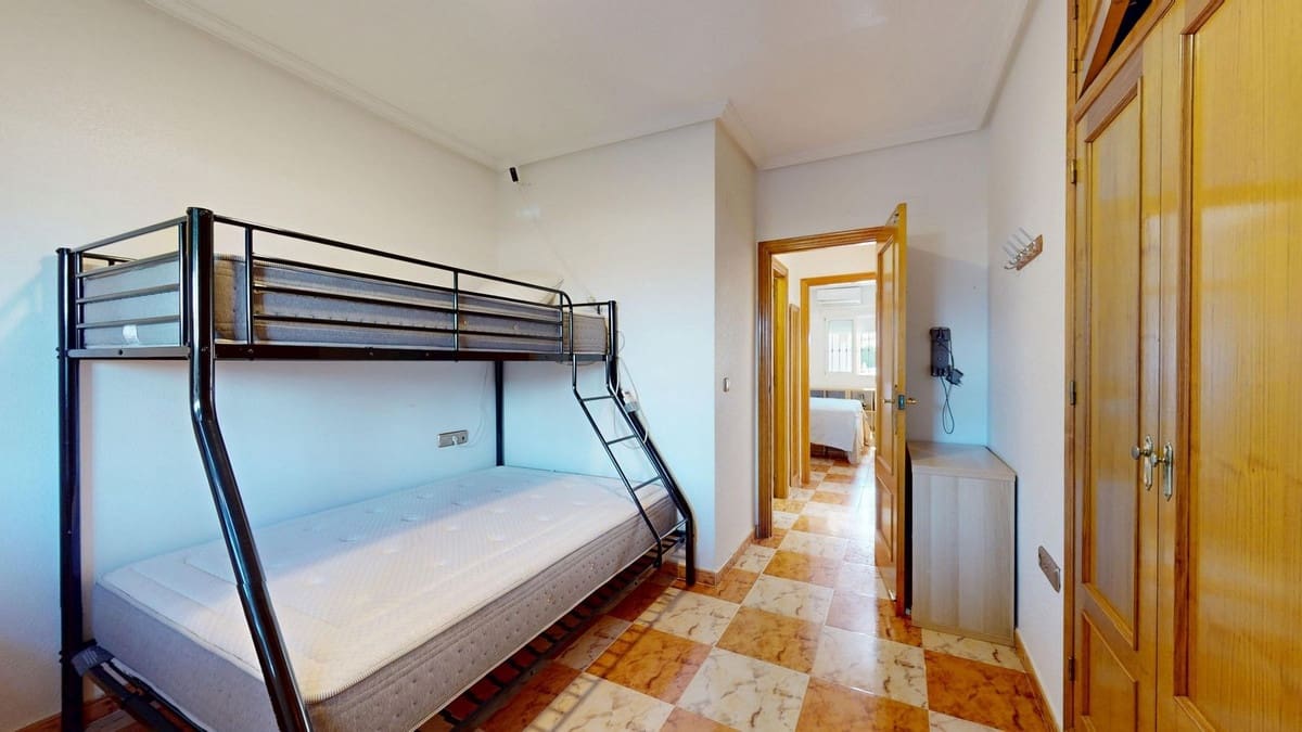 2 soverom Leilighet til salgs i La Zenia med svømmebasseng garasje - € 165 000 (Ref: 9359146)