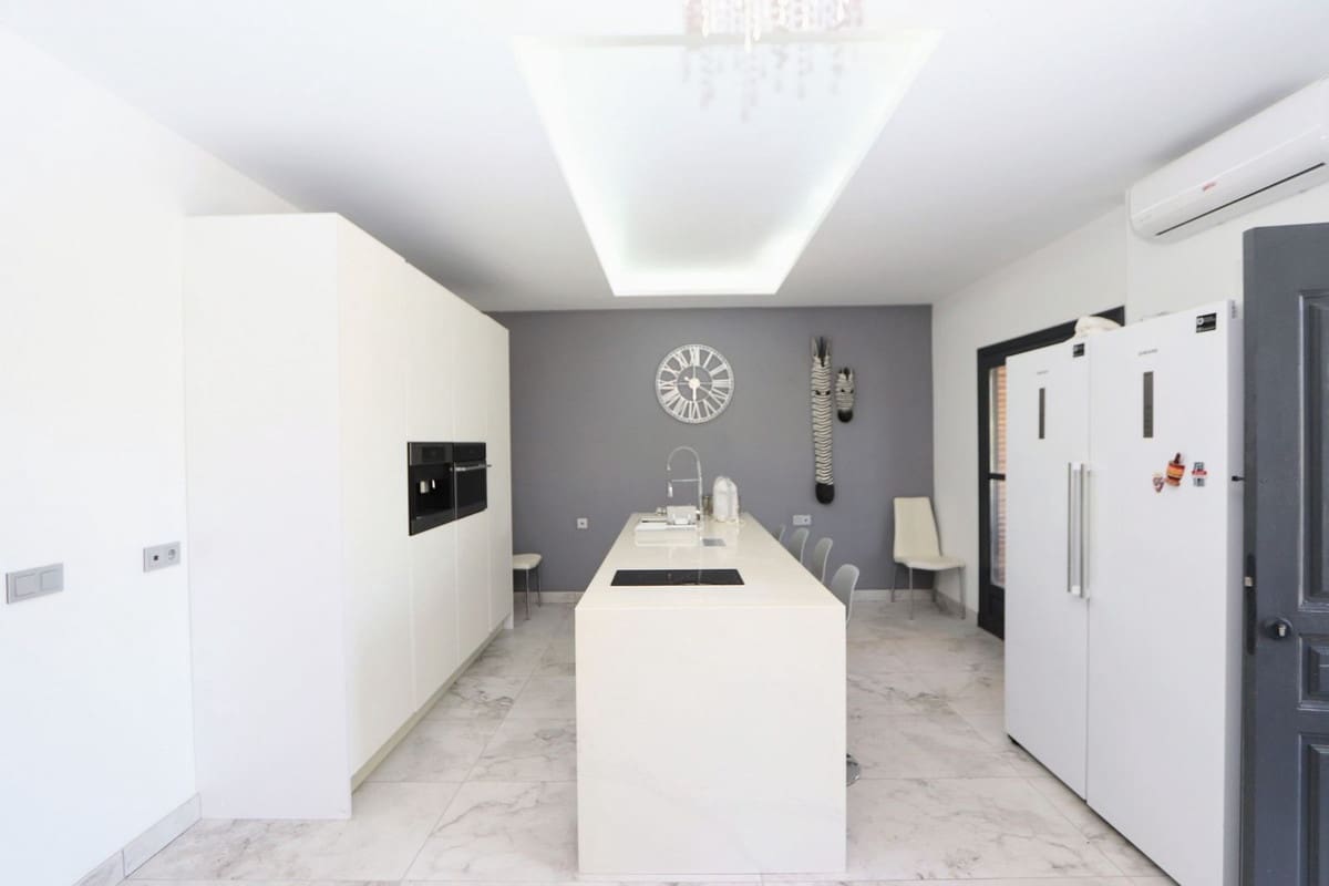 Chalet de 5 habitaciones en Cañada de San Pedro en venta con piscina garaje - 375.000 € (Ref: 9359150)