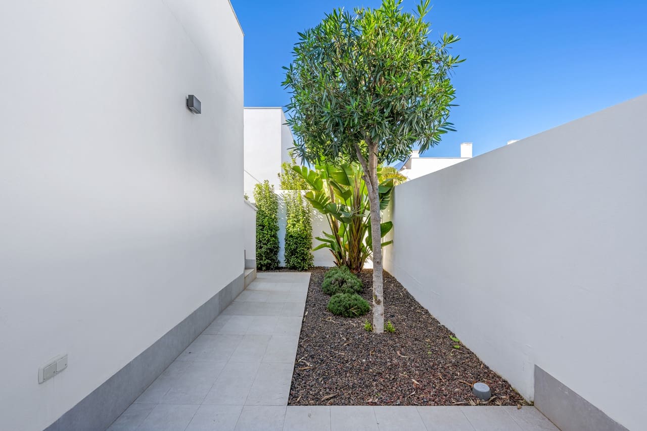 3 slaapkamer Villa te koop in Mar de Cristal met garage - € 470.000 (Ref: 9359182)