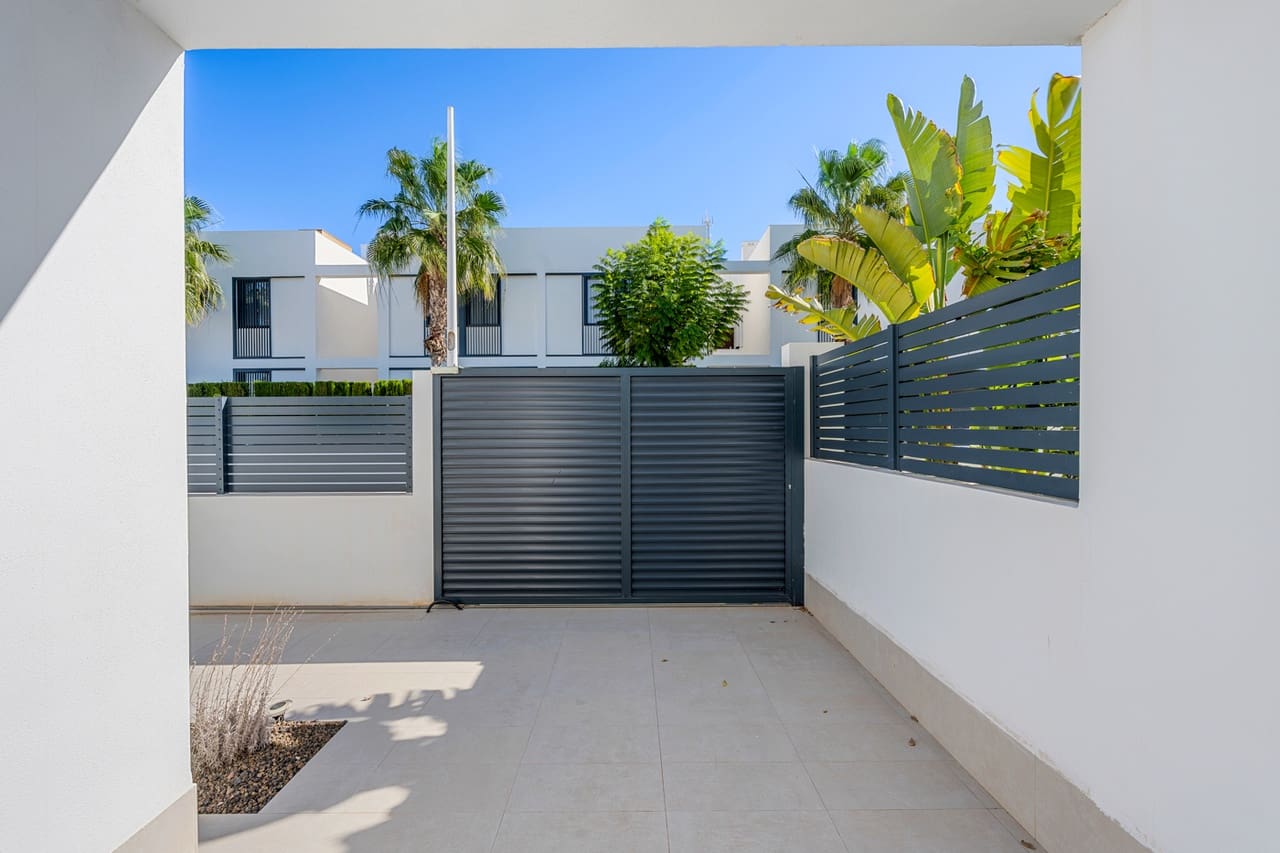 3 slaapkamer Villa te koop in Mar de Cristal met garage - € 470.000 (Ref: 9359182)