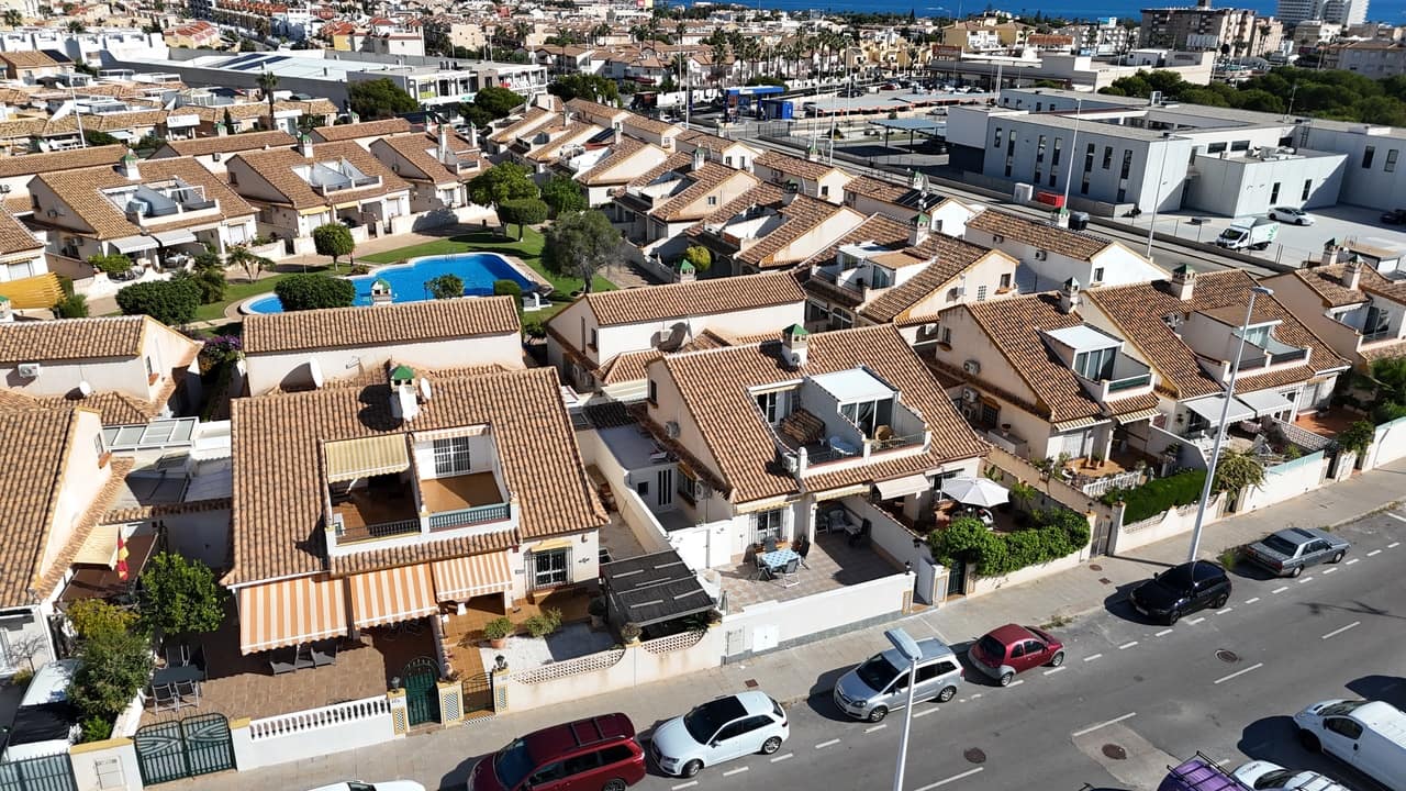 3 bedroom Bungalow for sale in Orihuela with garage - € 299,950 (Ref: 9359188)