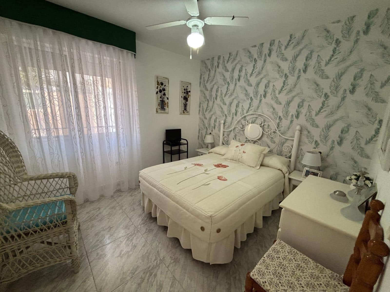 4 soveværelse Semi-Rækkehus til salg i Torrevieja med swimmingpool - € 169.900 (Ref: 9359195)