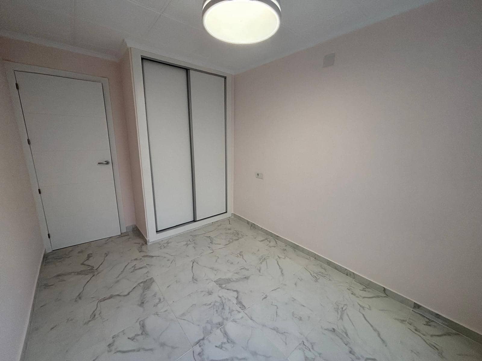 3 quarto Penthouse para venda em Torrevieja com piscina - 335 000 € (Ref: 9359197)