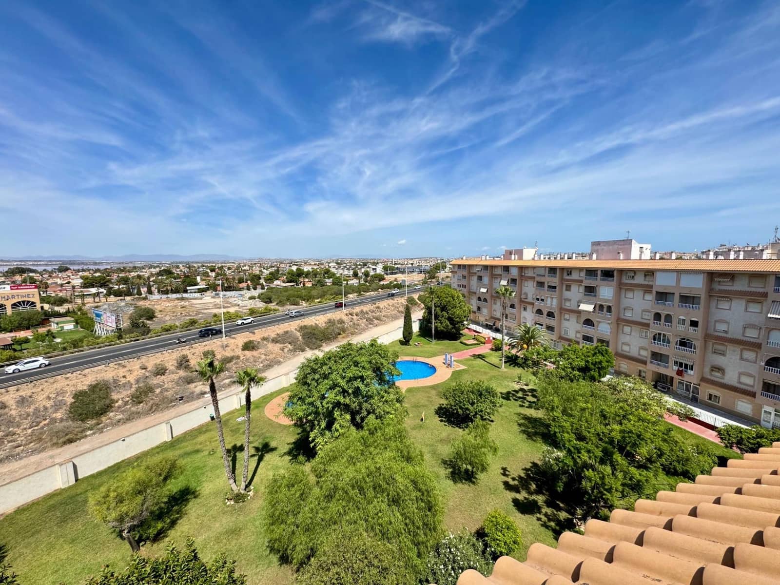 Ático de 2 habitaciones en Torrevieja en venta con piscina - 140.000 € (Ref: 9359215)