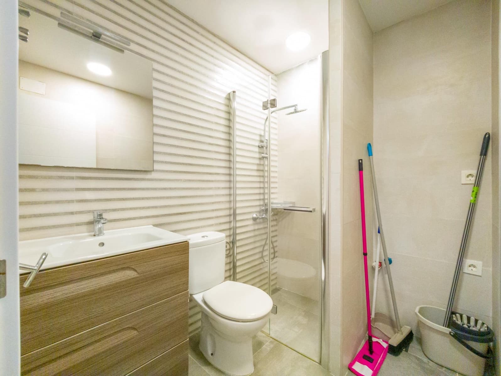 3 bedroom Apartment for sale in Torrevieja - € 155,000 (Ref: 9359230)