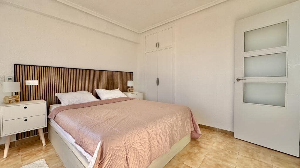 2 soverom Penthouse til salgs i Torrevieja - € 247 000 (Ref: 9359266)