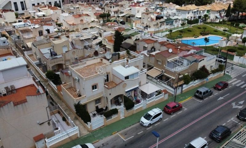 3 bedroom Townhouse for sale in Torrevieja with pool - € 236,995 (Ref: 9359268)