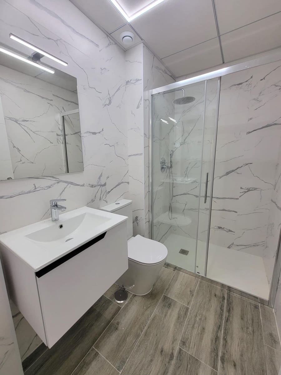 Apartamento de 3 habitaciones en Torrevieja en venta con piscina - 375.000 € (Ref: 9359271)