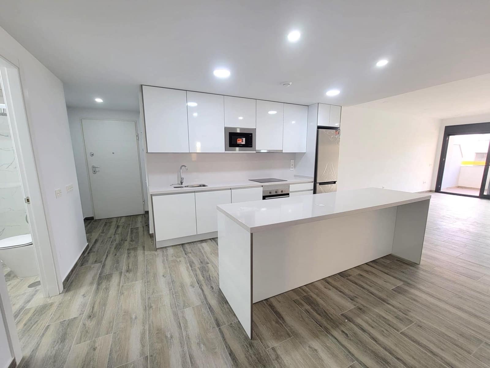 Apartamento de 3 habitaciones en Torrevieja en venta con piscina - 375.000 € (Ref: 9359271)