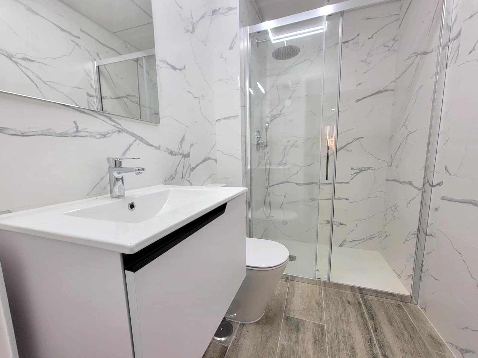 Apartamento de 3 habitaciones en Torrevieja en venta con piscina - 375.000 € (Ref: 9359271)