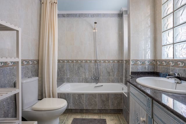 2 quarto Moradia para venda em El Moncayo - El Pòrtic, Guardamar del Segura com piscina garagem - 299 900 € (Ref: 9359272)