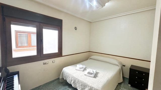 4 bedroom Apartment for sale in Torrevieja - € 480,000 (Ref: 9359275)