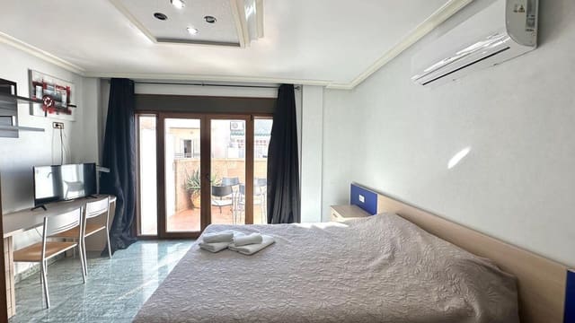 4 bedroom Apartment for sale in Torrevieja - € 480,000 (Ref: 9359275)