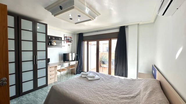 4 bedroom Apartment for sale in Torrevieja - € 480,000 (Ref: 9359275)