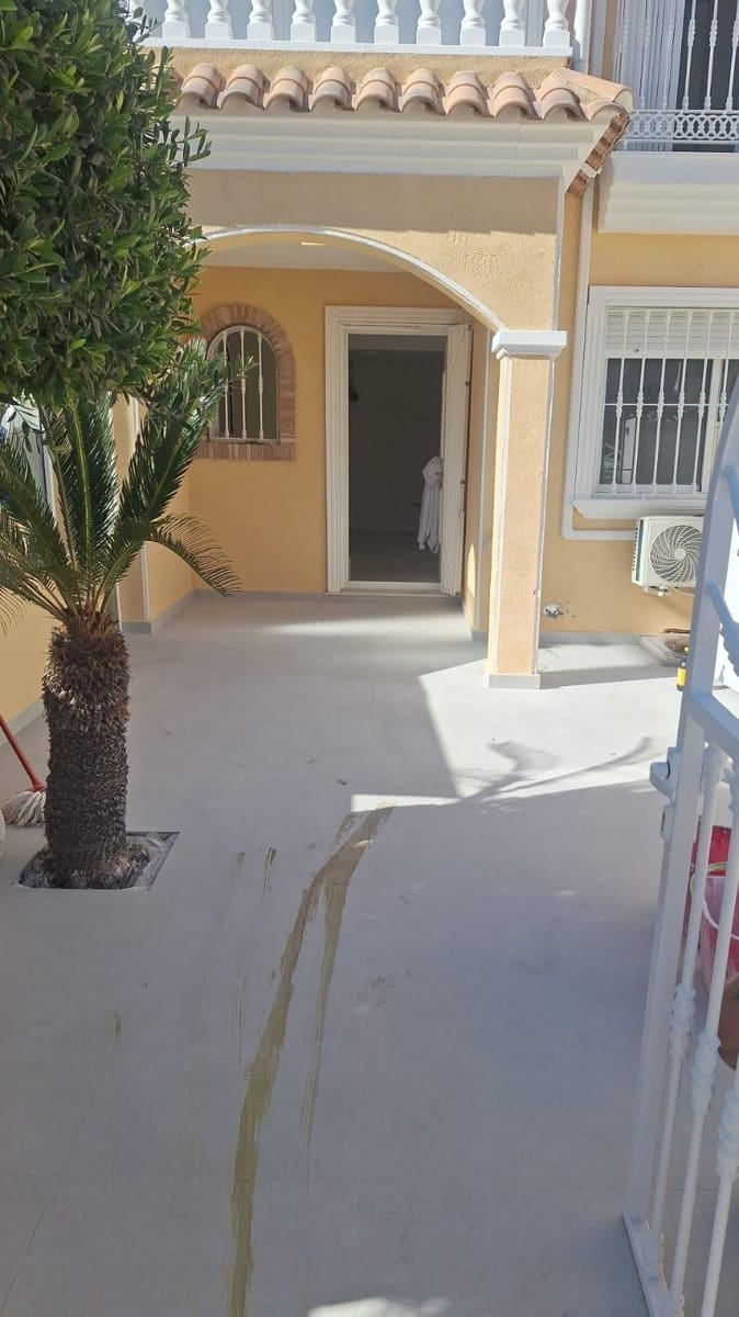 2 soverom Hus til salgs i Torrevieja med svømmebasseng garasje - € 199 600 (Ref: 9359283)
